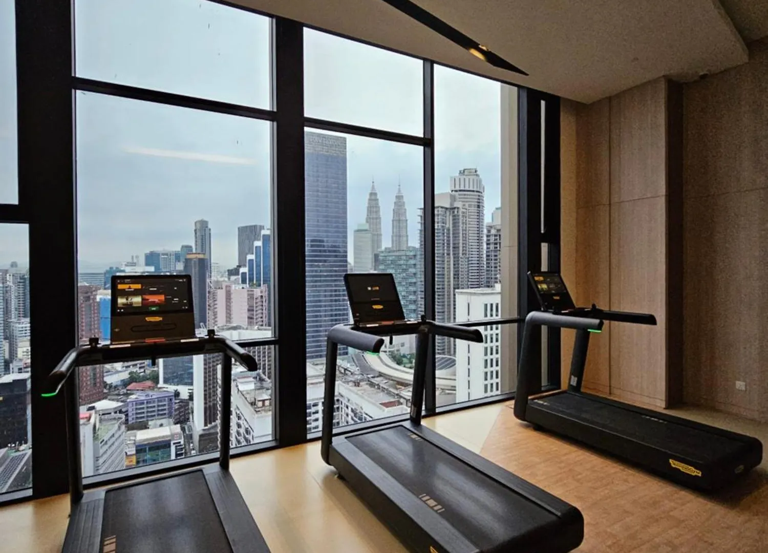 Maxx Royal Suites At Axon Kuala Lumpur Ma­lay­sia